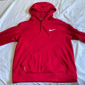 Red Nike therma-fit hoodie (L)